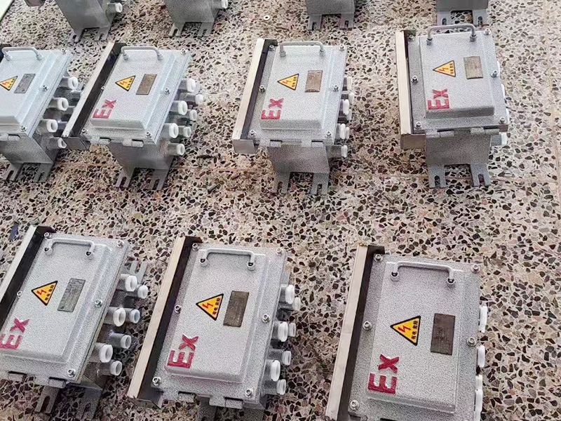 غلاف أكس (ATEX) (بالإنجليزية: Electrical Junction Box)