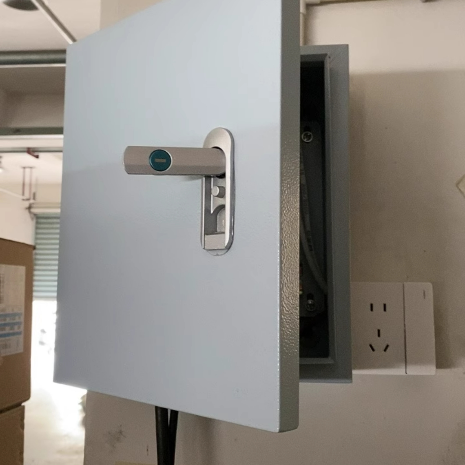 EMI Shielding: What It Is and How to Select the Best Enclosure for Protection (باللغة الإنجليزية)