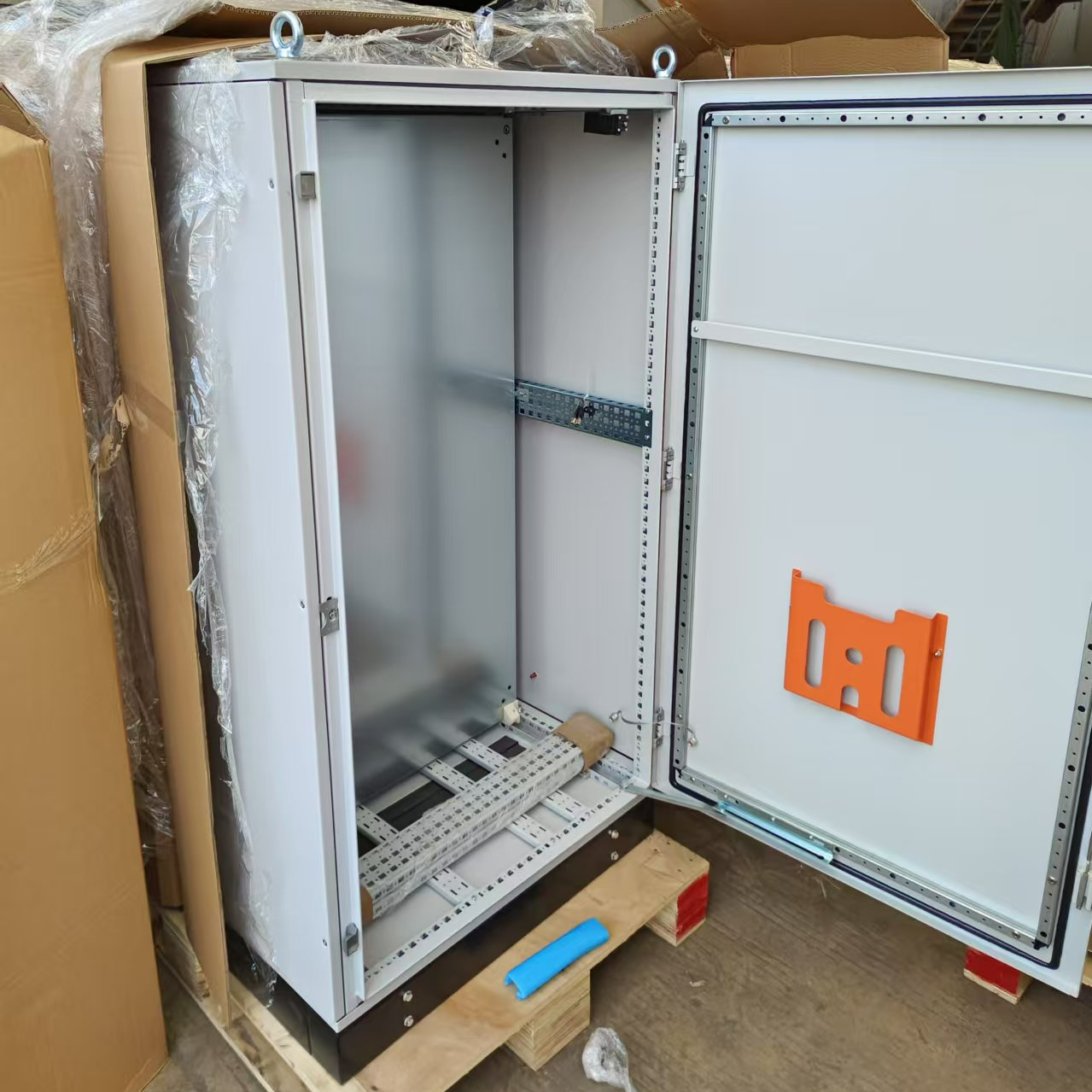 ما الذي ينبغي عليك البحث عنه عند اختيار حاوية حامل الملقم؟