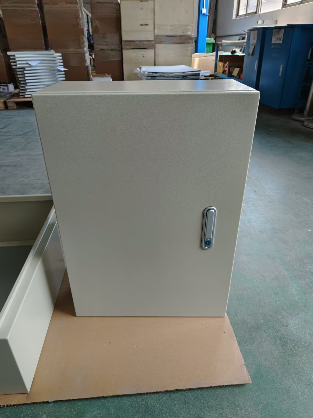 ما الذي ينبغي أن تعرفه عن أغطية اللوحات الكهربائية؟